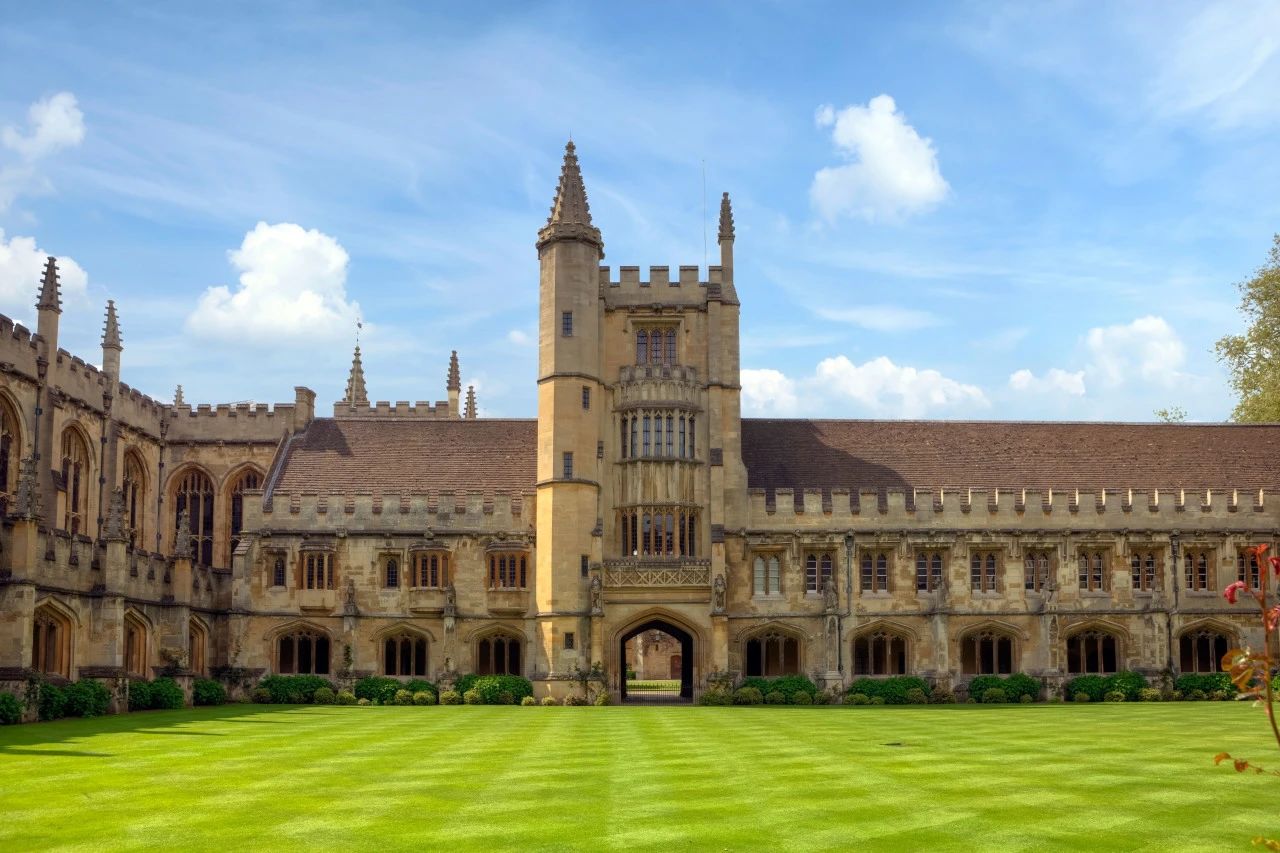 全英人气第一的大学是哪个？