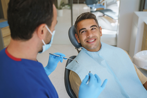 国牙医专业比较好的大学有哪些，申请牙医专业需要雅思多少分？