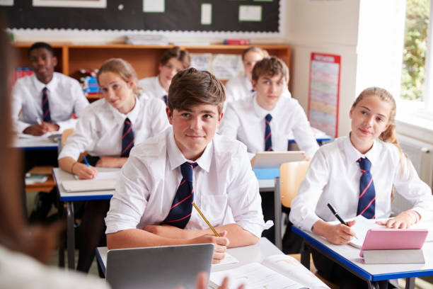 2023年低龄留学生如何选择适合自己的英国高中？ 　