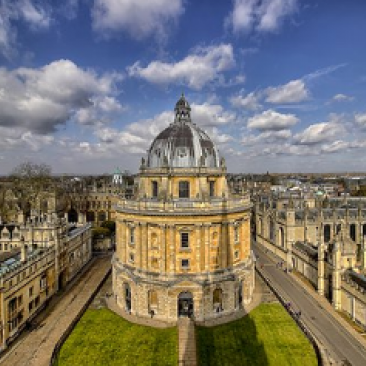 牛津大学和剑桥大学在QS排名中艺术和人文学科世界最佳